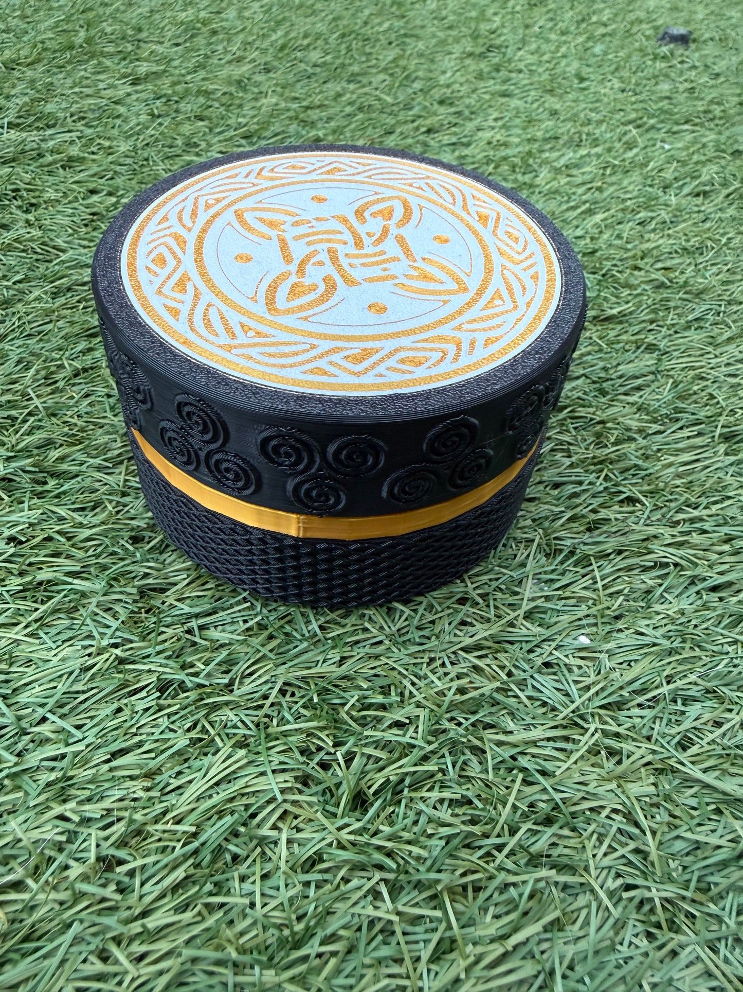 Celtic Swirls Coin Case (Shorter Size)